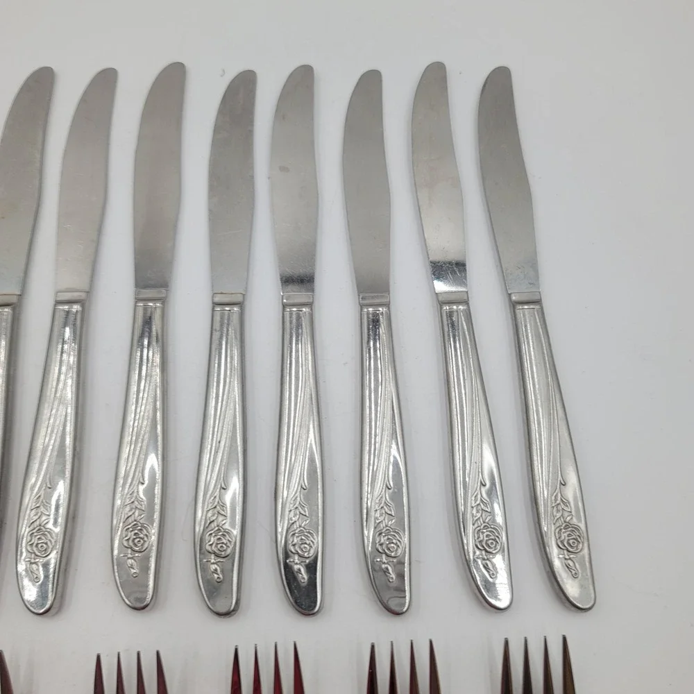 33 Pc VTG Roseanne Pattern Stainless Steel Flatware Set Rose Floral Design‎